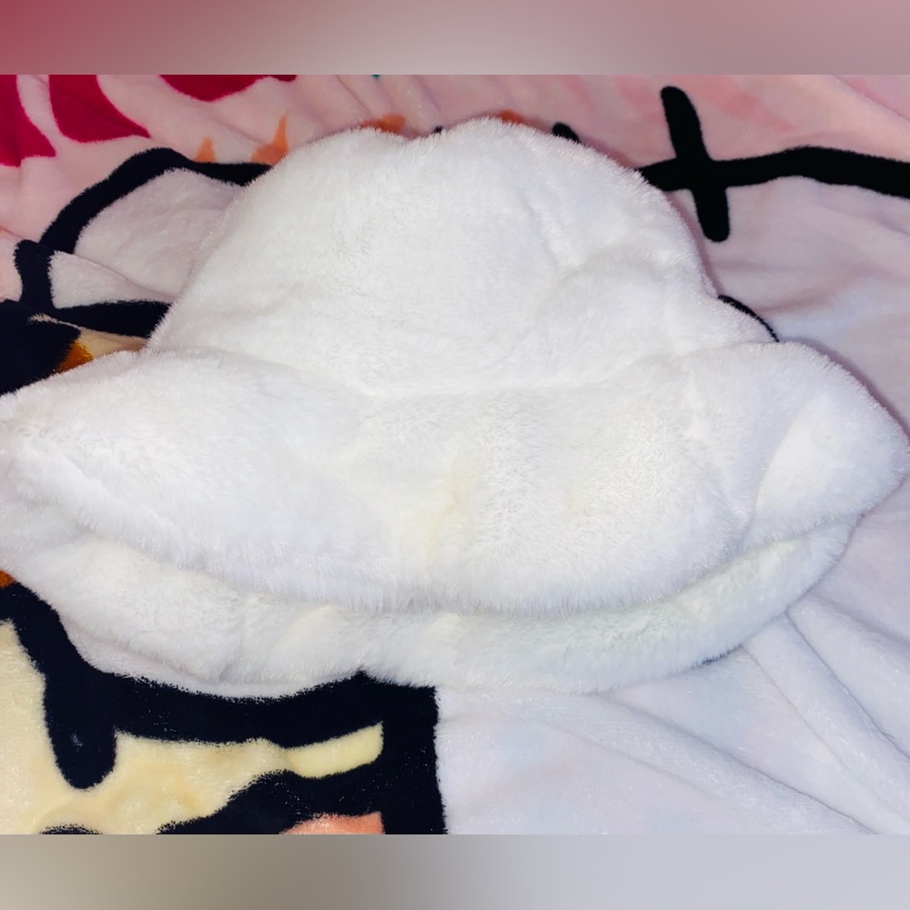 Amazon Fluffy Hat Winter Bucket Hat
